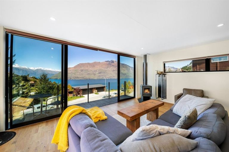 Photo of property in 45 Dart Place, Fernhill, Queenstown, 9300