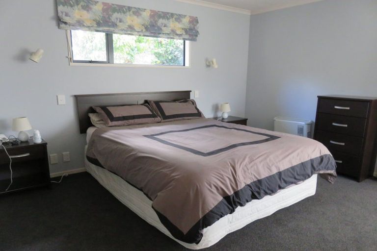 Photo of property in 14 Winston Avenue, Hokowhitu, Palmerston North, 4410