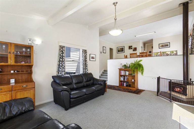 Photo of property in 14 Voltaire Street, Karori, Wellington, 6012