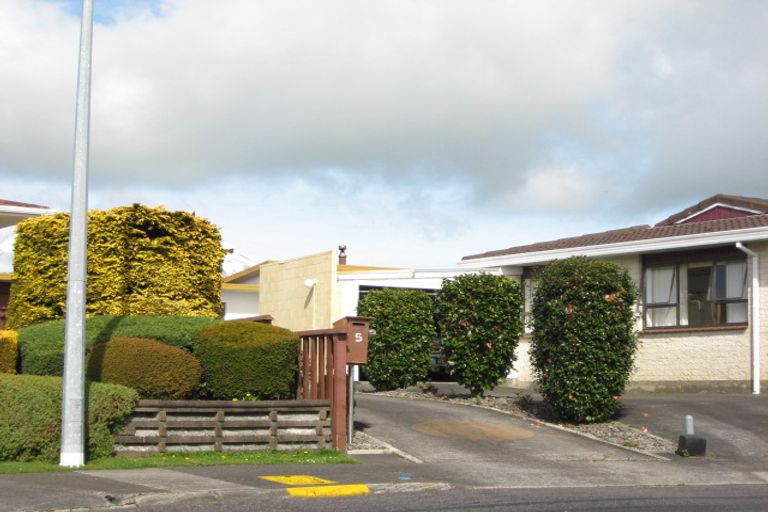 Photo of property in 5 Pokaka Place, Inglewood, 4330