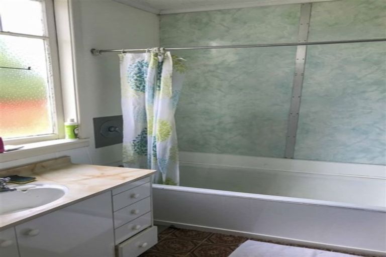 Photo of property in 63 Elles Road, Otautau, 9610