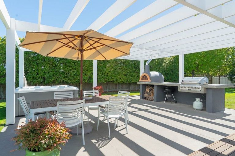 Photo of property in 81c Reading Street, Greytown, 5712