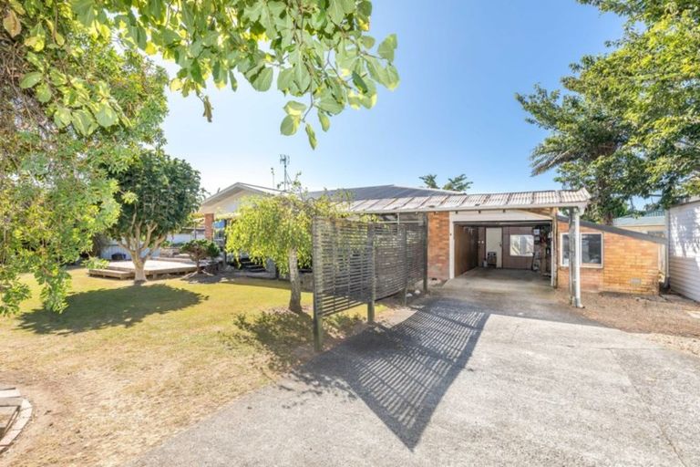 Photo of property in 70 Oakfield Crescent, Pukete, Hamilton, 3200
