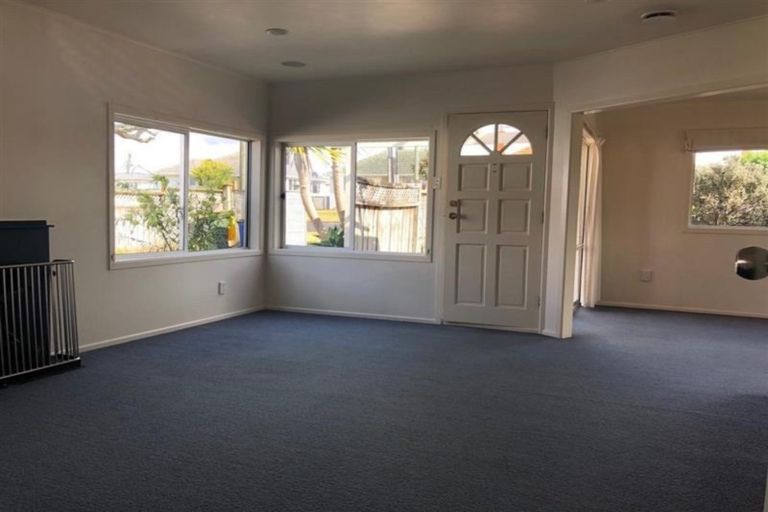 Photo of property in 25 Roberts Avenue, Bayswater, Auckland, 0622