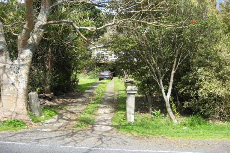 Photo of property in 121 Seaview Road, Piha, New Lynn, 0772