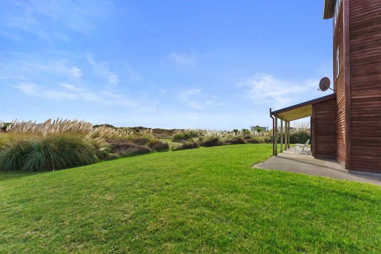 Photo of property in 80 Reay Mackay Grove, Waikawa Beach, Levin, 5573