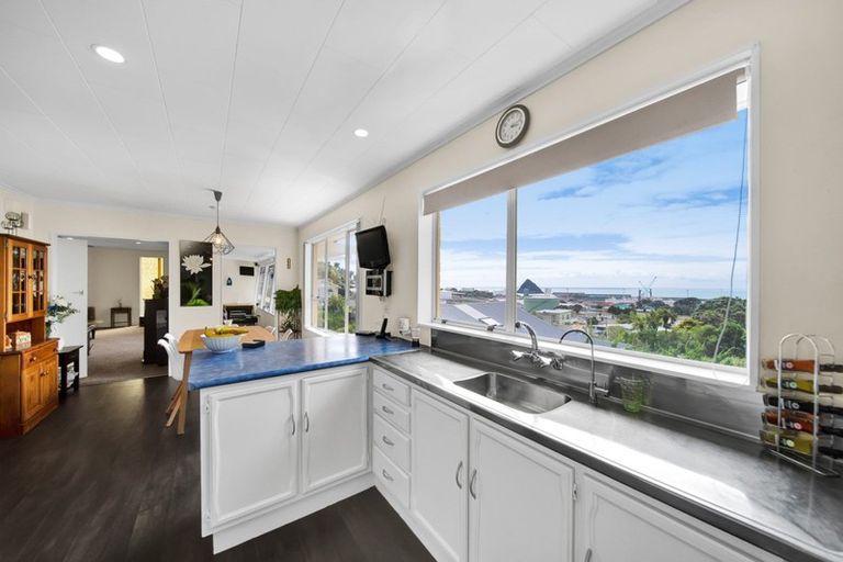 Photo of property in 57 Pioneer Road, Moturoa, New Plymouth, 4310