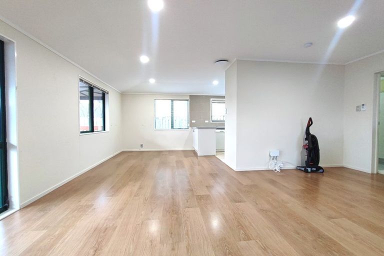 Photo of property in 1/6 Winifred Avenue, Bayview, Auckland, 0629