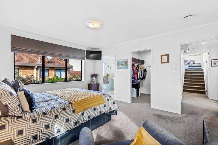 Photo of property in 2/1 Bluefin Way, West Harbour, Auckland, 0618