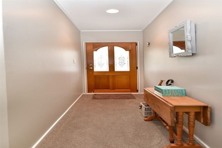 Photo of property in 2/11 Milton Road, Orewa, 0931