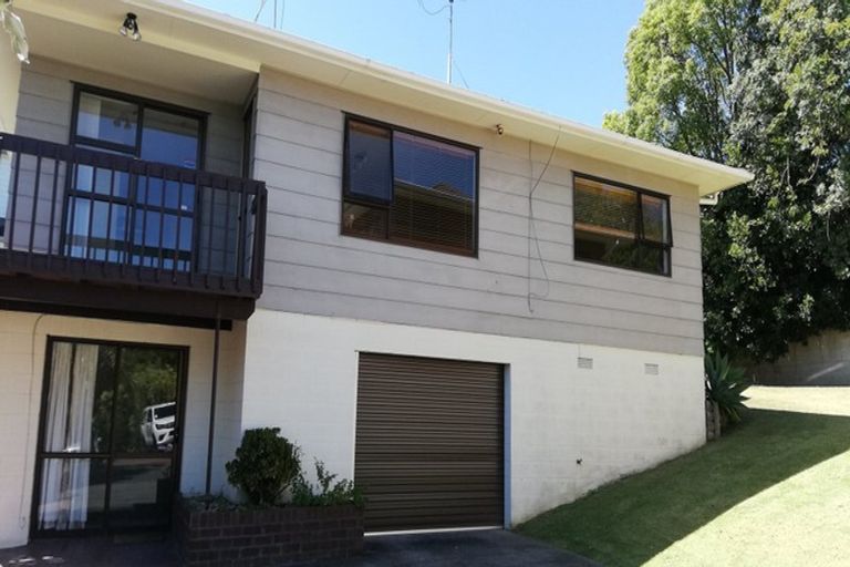 Photo of property in 2/2 Leith Way, Rothesay Bay, Auckland, 0630