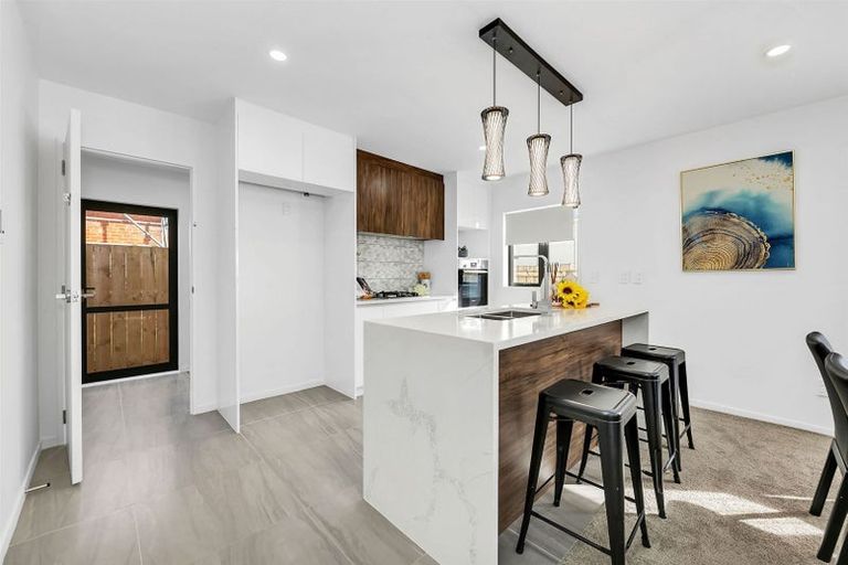 Photo of property in 84b Hutchinsons Road, Bucklands Beach, Auckland, 2014