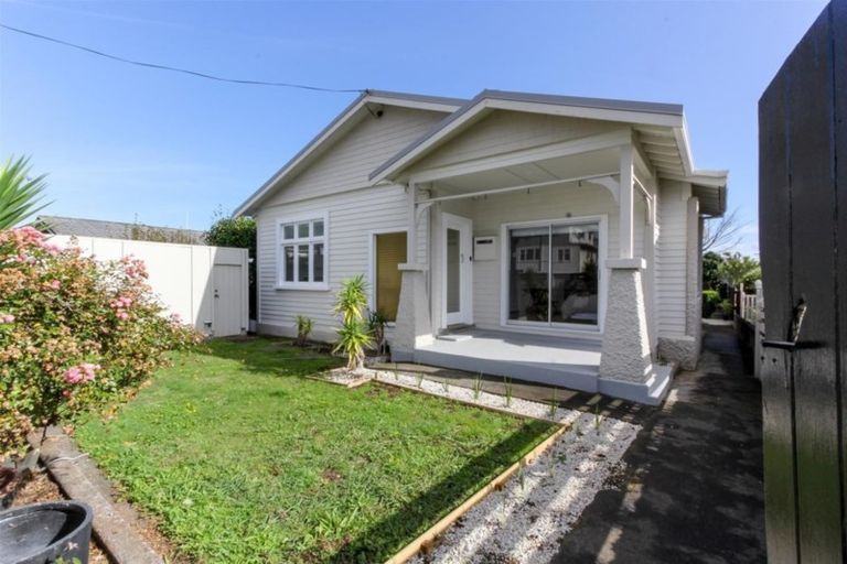Photo of property in 22 Bulteel Street, New Plymouth, 4310