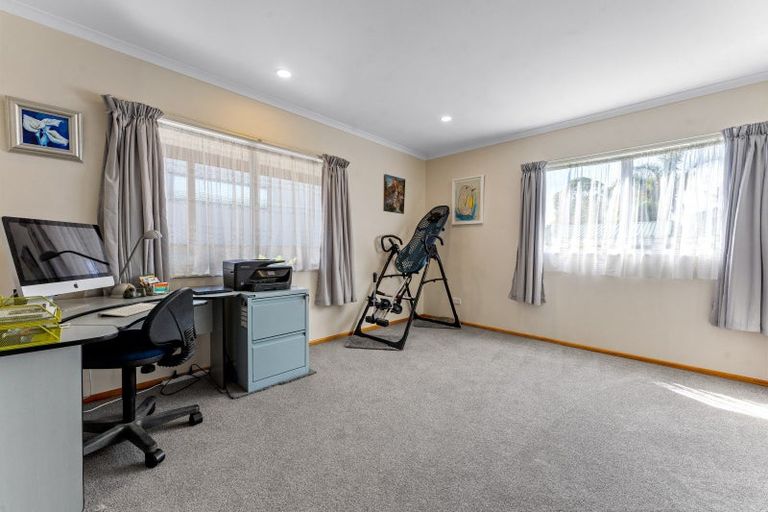 Photo of property in 38 The Terrace, Herald Island, Auckland, 0618