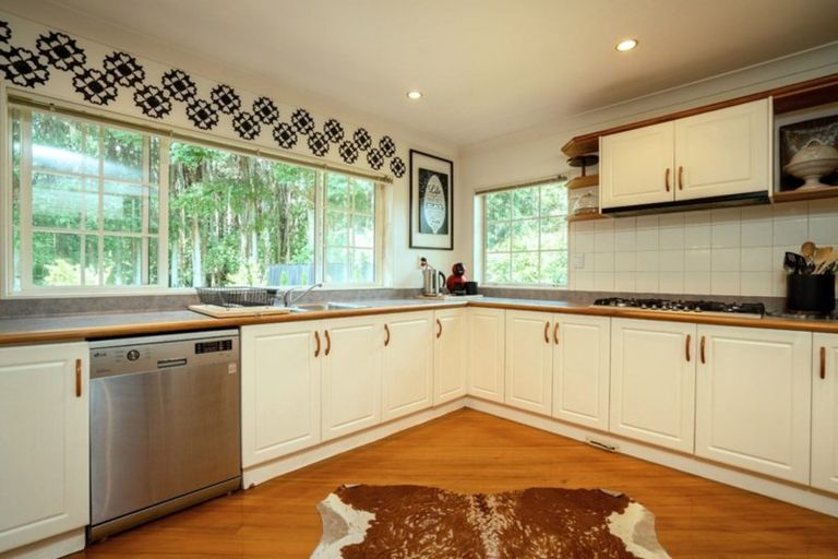 Photo of property in 25 Walpole Avenue, Hillpark, Auckland, 2102