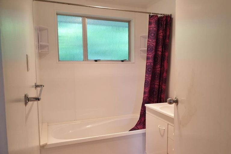 Photo of property in 58a Raroa Terrace, Tawa, Wellington, 5028