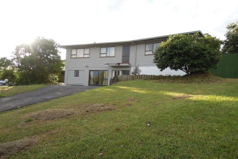 Photo of property in 4 St Catherine Crescent, West Harbour, Auckland, 0618