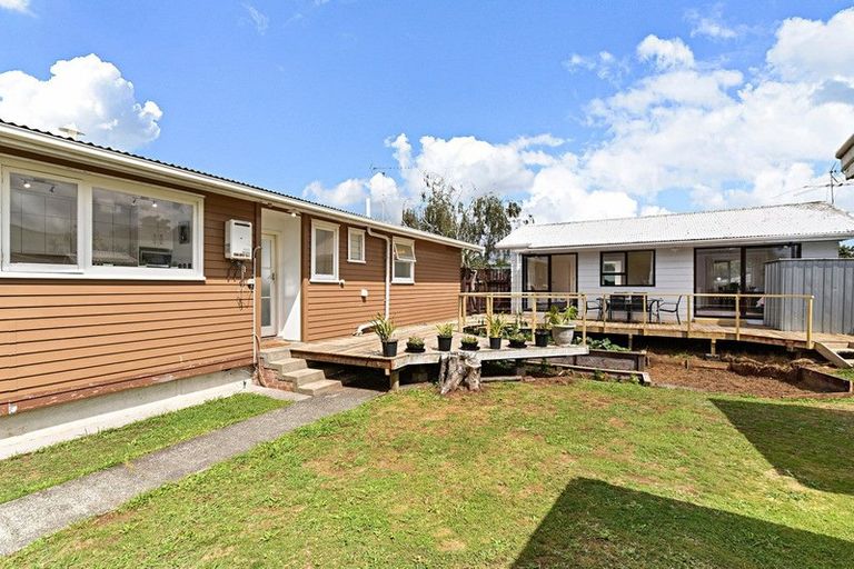 Photo of property in 10 Lomas Place, Manurewa, Auckland, 2102