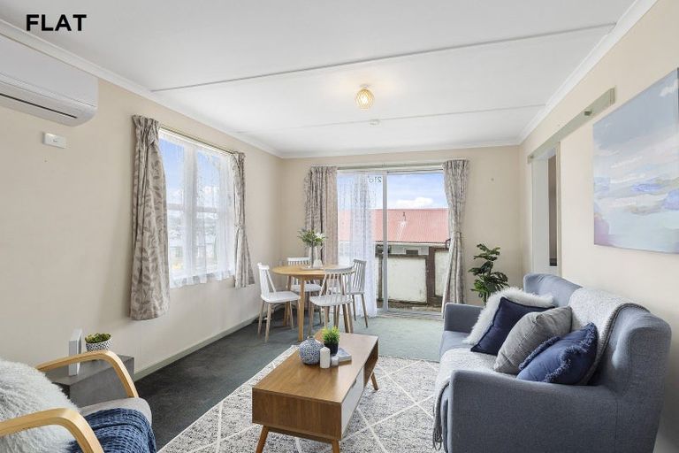 Photo of property in 21 Akaroa Drive, Maupuia, Wellington, 6022