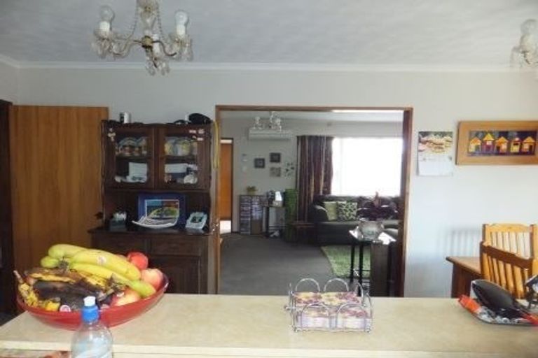 Photo of property in 11 Oakley Crescent, Hornby, Christchurch, 8042