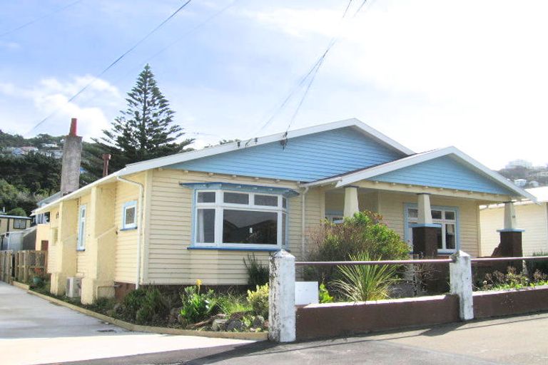Photo of property in 64 Freyberg Street, Lyall Bay, Wellington, 6022