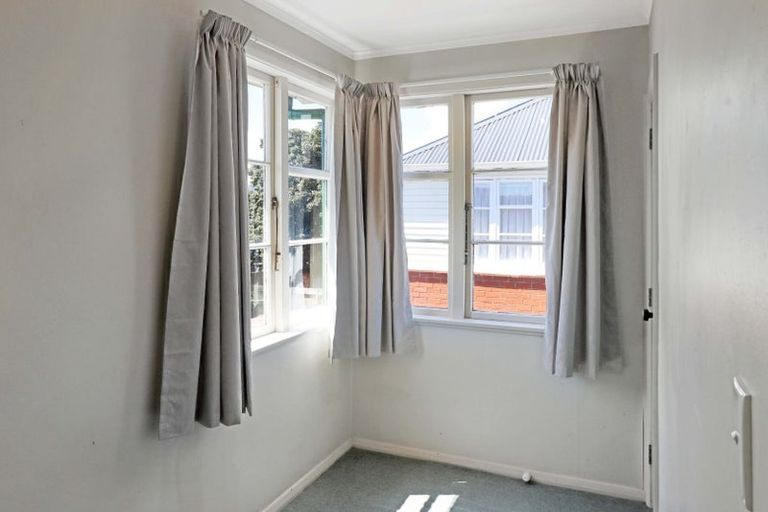 Photo of property in 215 Knights Road, Hutt Central, Lower Hutt, 5011