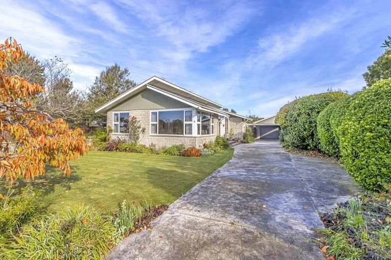 Photo of property in 25 Grimseys Road, Redwood, Christchurch, 8051