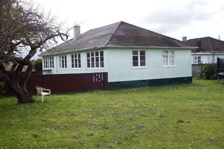 Photo of property in 2 Lambert Street, Marton, 4710