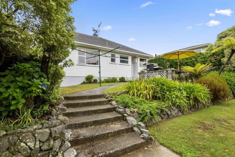 Photo of property in 64 Raroa Terrace, Tawa, Wellington, 5028