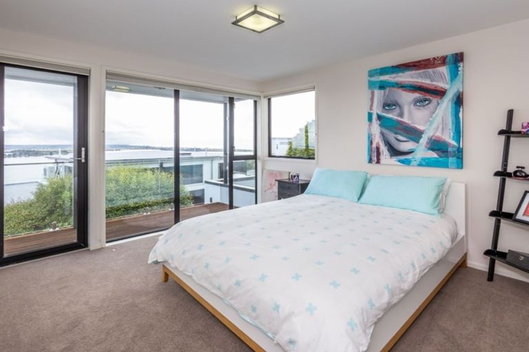 Photo of property in 9 Inverness Lane, Redcliffs, Christchurch, 8081