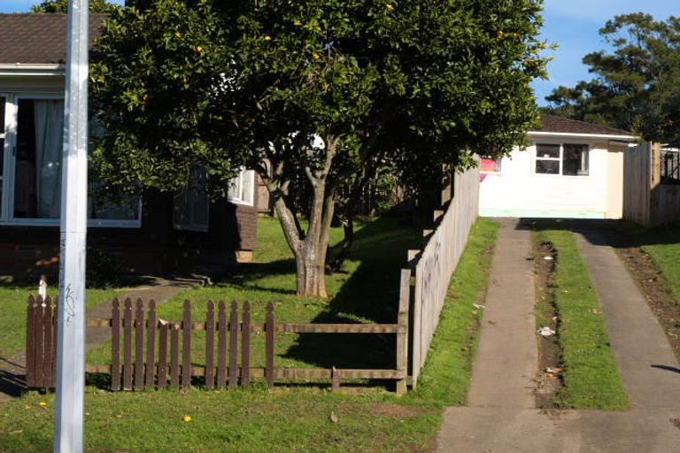 Photo of property in 13 Mcnaughton Avenue, Mangere East, Auckland, 2024