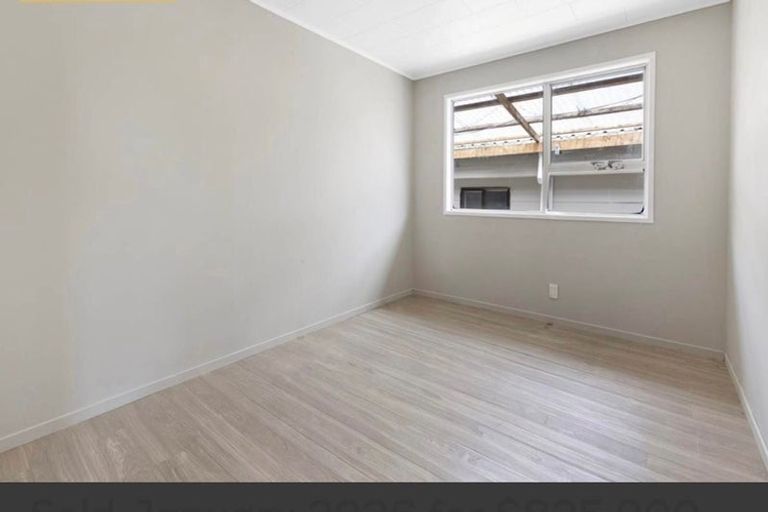 Photo of property in 66 Sikkim Crescent, Clover Park, Auckland, 2019