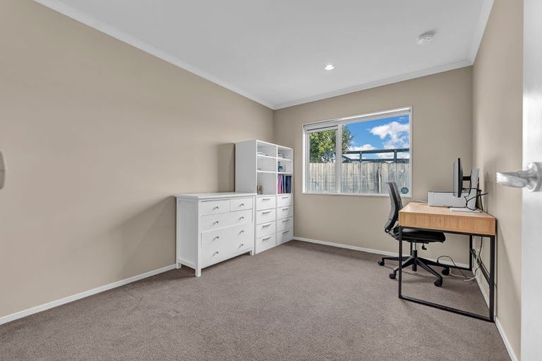 Photo of property in 1 Nirmal Place, Sunnyvale, Auckland, 0612