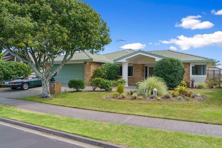 Photo of property in 122 Santa Monica Drive, Papamoa Beach, Papamoa, 3118