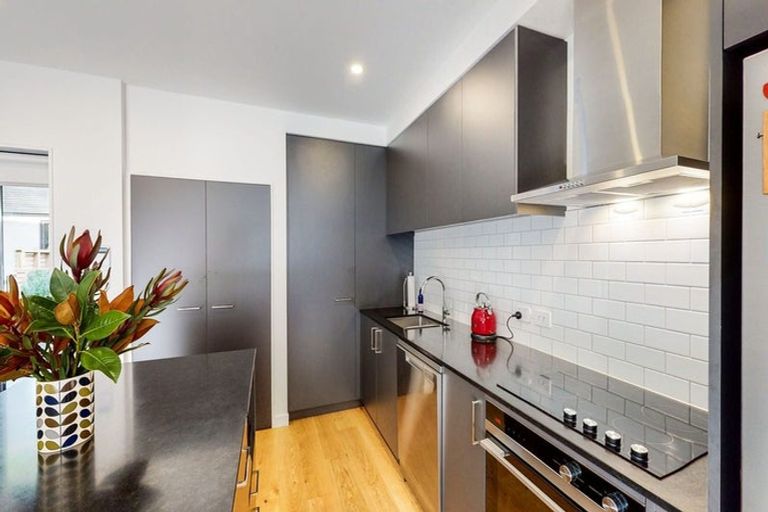 Photo of property in 18 Rua Kai Way, Brooklyn, Wellington, 6021