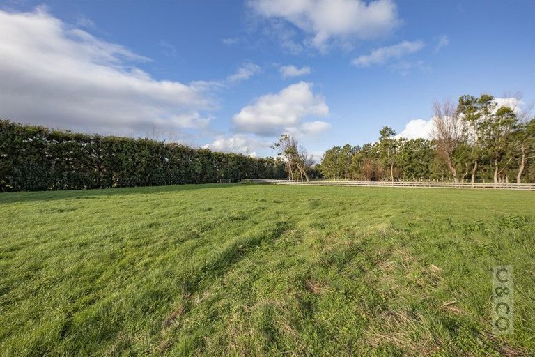 Photo of property in 138 Taupaki Road, Taupaki, 0782