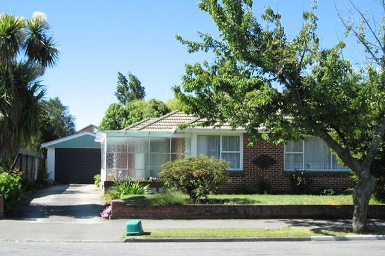 Photo of property in 90 Staveley Street, Avonhead, Christchurch, 8042