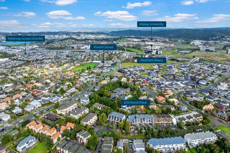 Photo of property in 2/13 Pannill Place, Oteha, Auckland, 0632