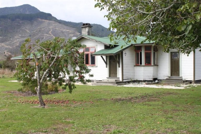 Photo of property in 97 Fairfax Street, Murchison, 7007