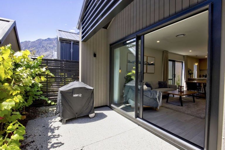 Photo of property in 22 Mulholland Drive, Jacks Point, 9371