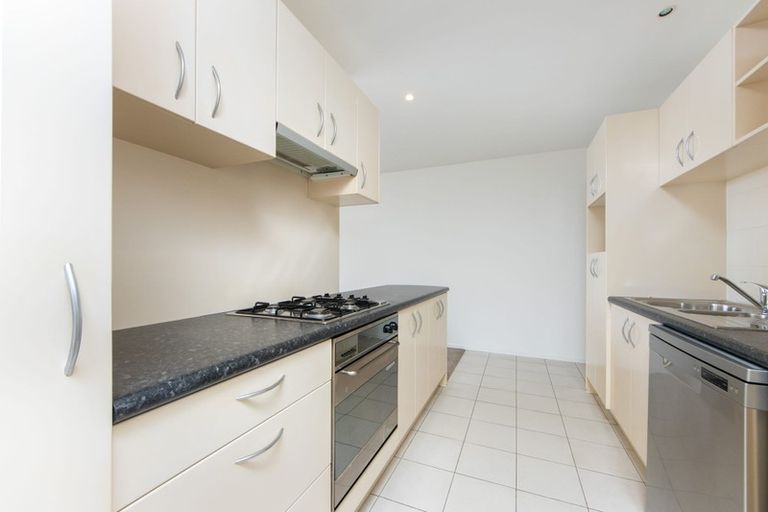 Photo of property in 9/166 Mokoia Road, Chatswood, Auckland, 0626