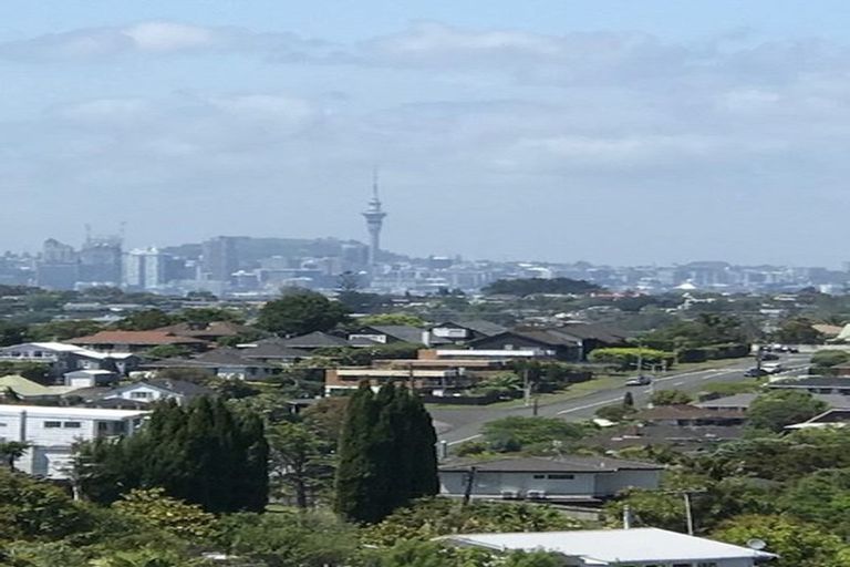 Photo of property in 2/80 Seaview Road, Castor Bay, Auckland, 0620