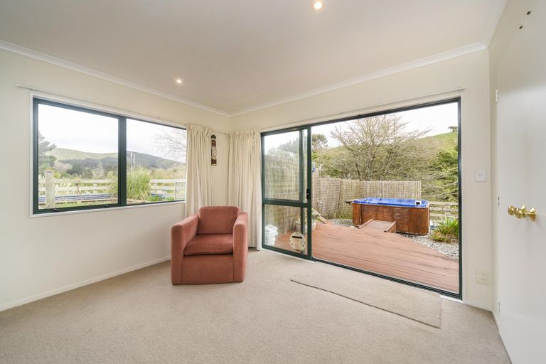 Photo of property in 274 Turitea Road, Turitea, Palmerston North, 4472