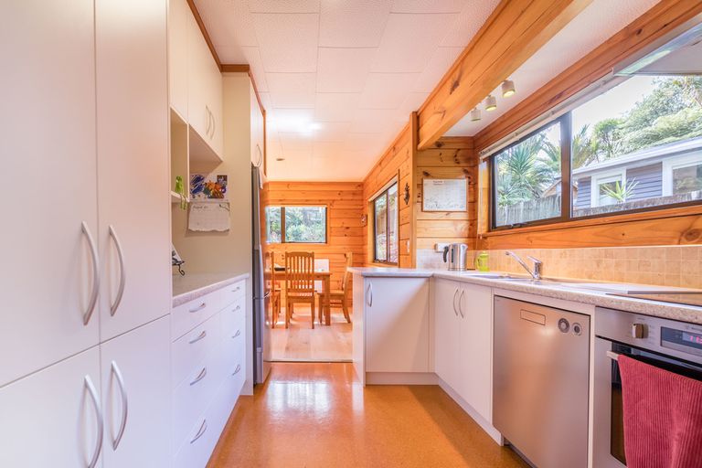 Photo of property in 143 Woodlands Park Road, Titirangi, Auckland, 0604