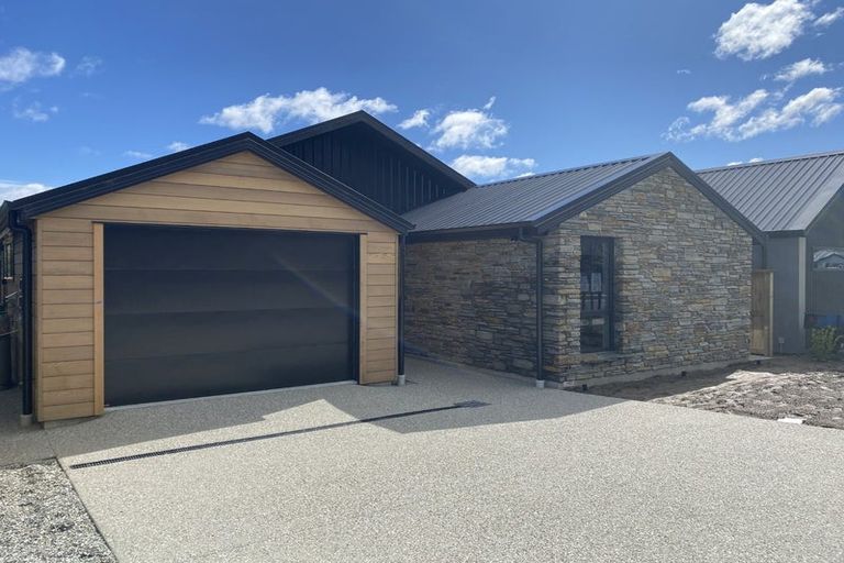 Photo of property in 6 Bale Road, Jacks Point, 9371