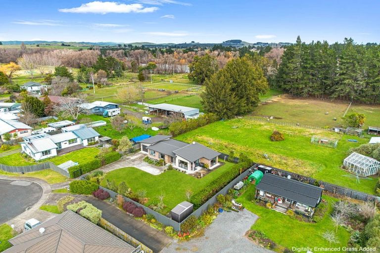 Photo of property in 8 Latham Stubbs Crescent, Waipawa, 4210