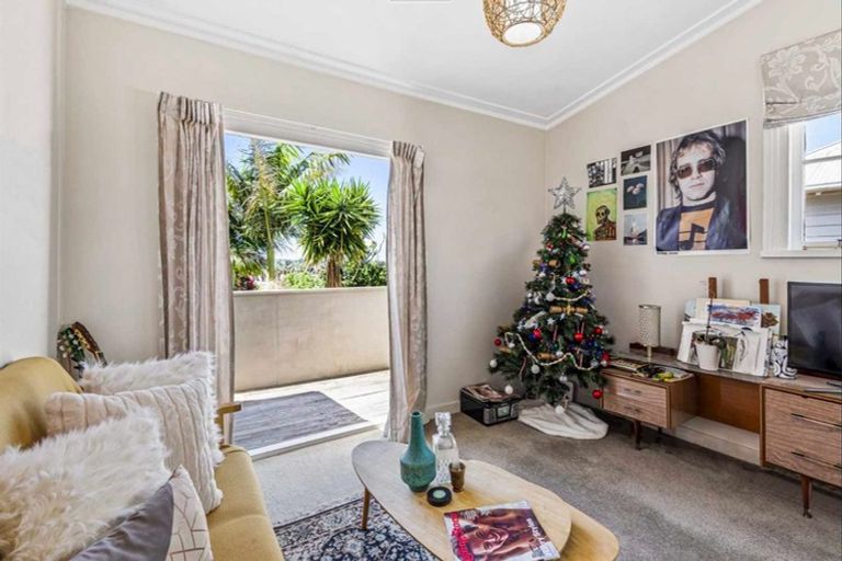 Photo of property in 96 Calliope Road, Stanley Point, Auckland, 0624