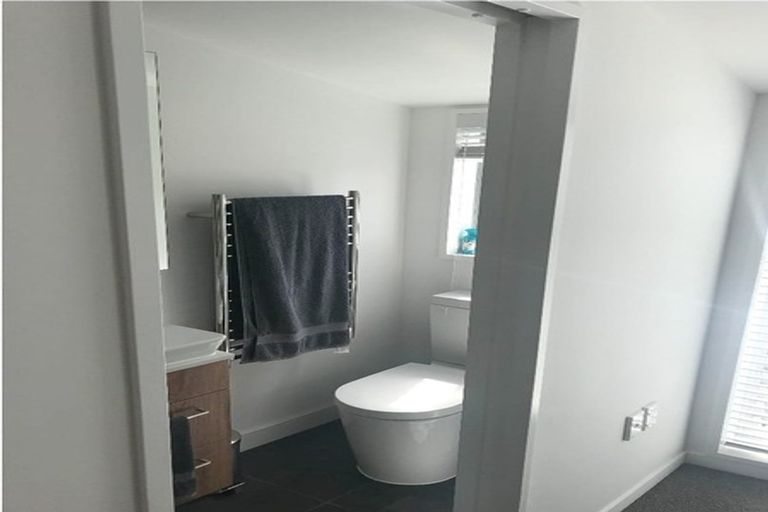 Photo of property in 2/83 Hinemoa Street, Birkenhead, Auckland, 0626