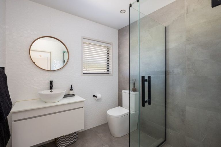 Photo of property in 104a Queens Road, Glen Avon, New Plymouth, 4312