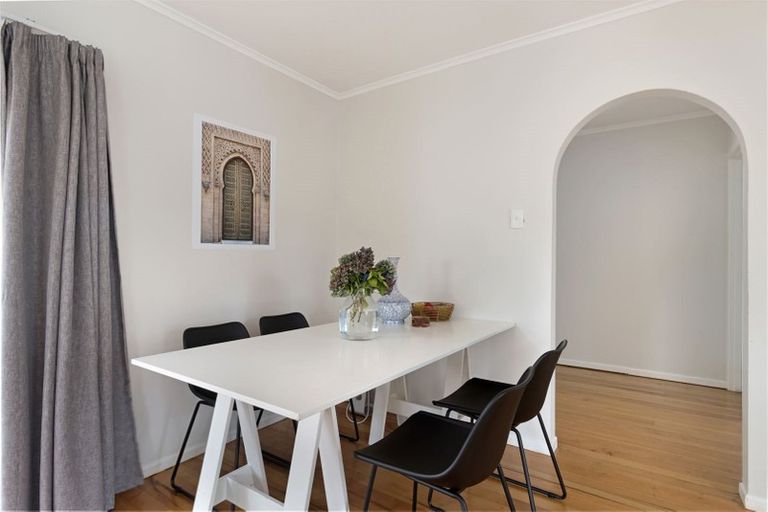 Photo of property in 2 Totara Road, Te Atatu Peninsula, Auckland, 0610